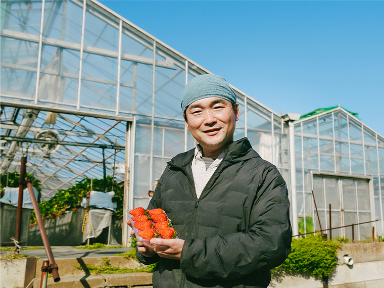 お客様ファーストで選んだ高設栽培。観光農園を支える18年のいちごづくり